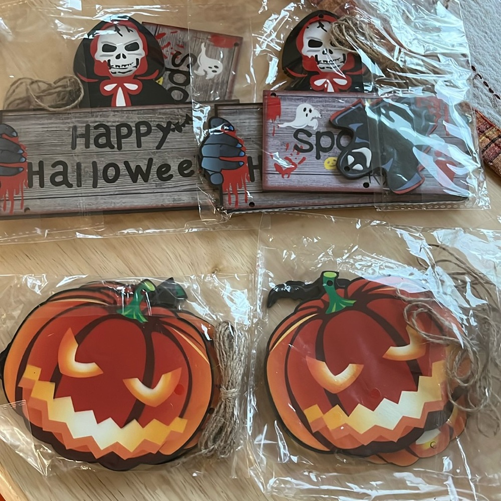 Halloween Wood Hanging Signs (FOUR)